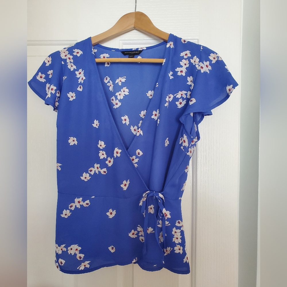 Banana Republic wrap top medium